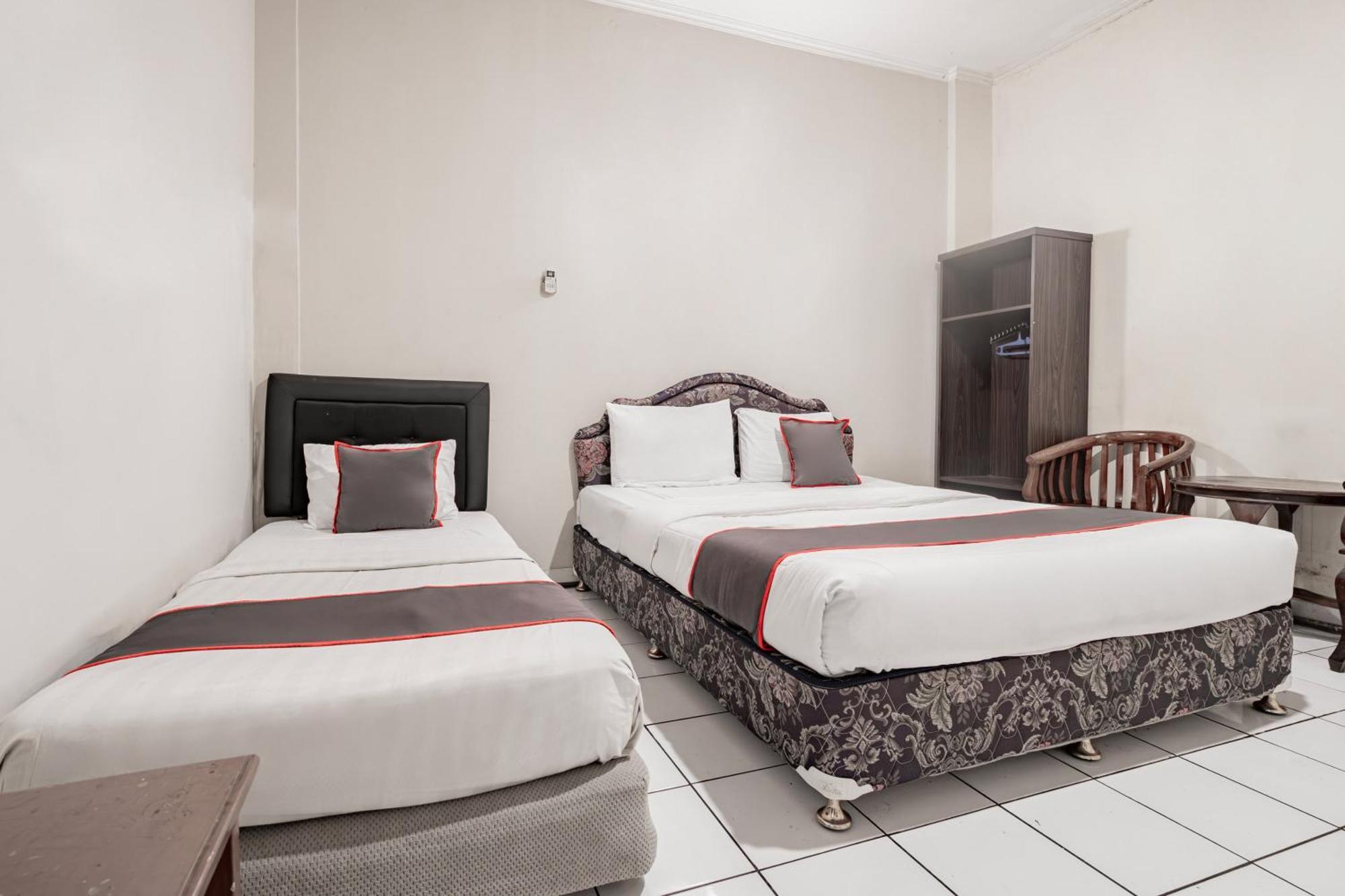 Collection O Hotel Sanira Bandung Exteriör bild